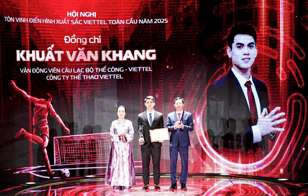 Khuất Văn Khang vinh dự được nhận giải thưởng Viettel’s Stars - ảnh 3