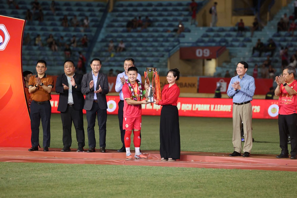 CAHN thắng Becamex TP.HCM 2-1 trong ngày nâng cúp vô địch V-League - ảnh 2