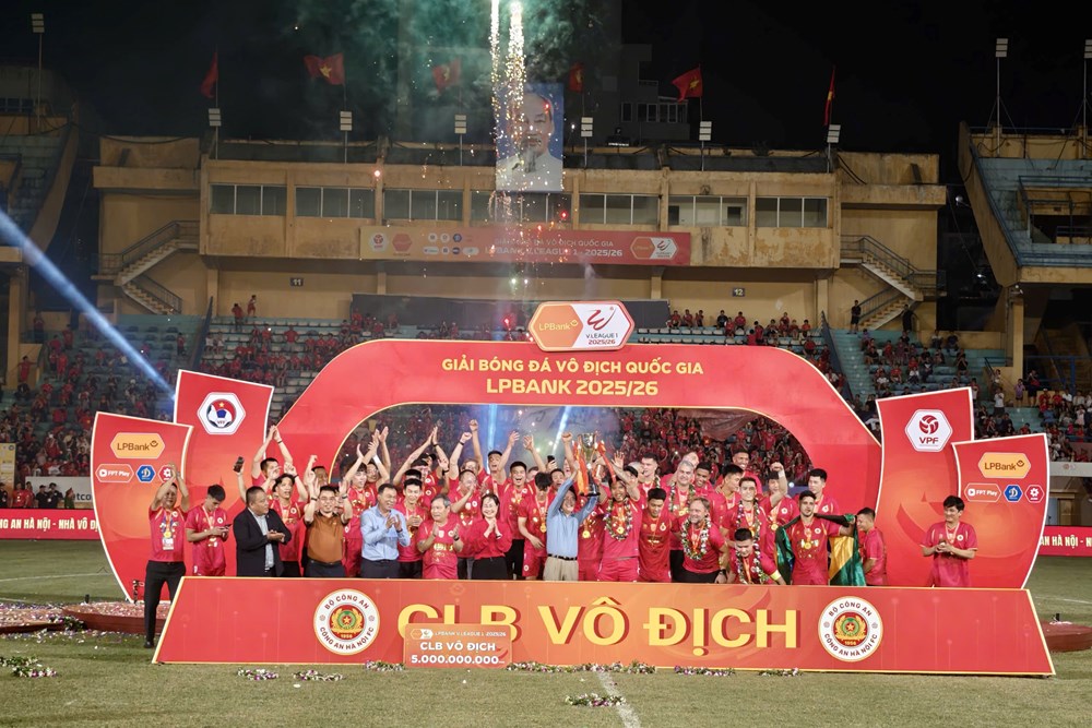 CAHN thắng Becamex TP.HCM 2-1 trong ngày nâng cúp vô địch V-League - ảnh 3