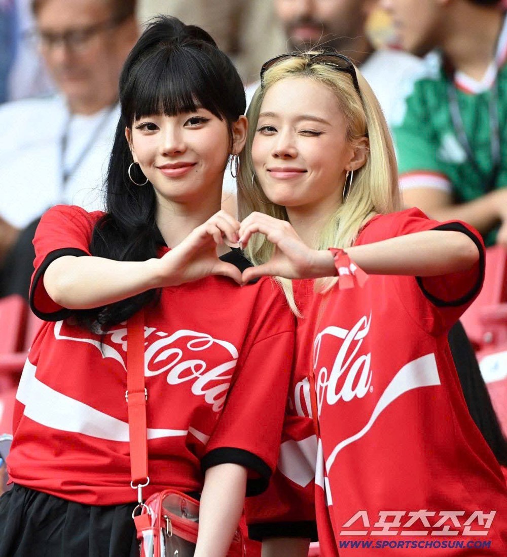 Dàn sao K-pop Lisa, Karina, Winter, Seunghoon “đổ bộ” ngày hội bóng đá lớn nhất hành tinh - ảnh 2
