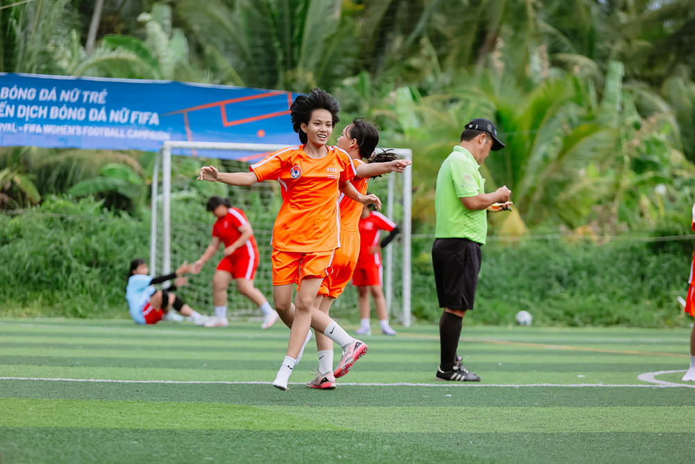Festival bóng đá nữ trẻ 2026: 160 cầu thủ nhí tranh tài tại Vĩnh Long - ảnh 2
