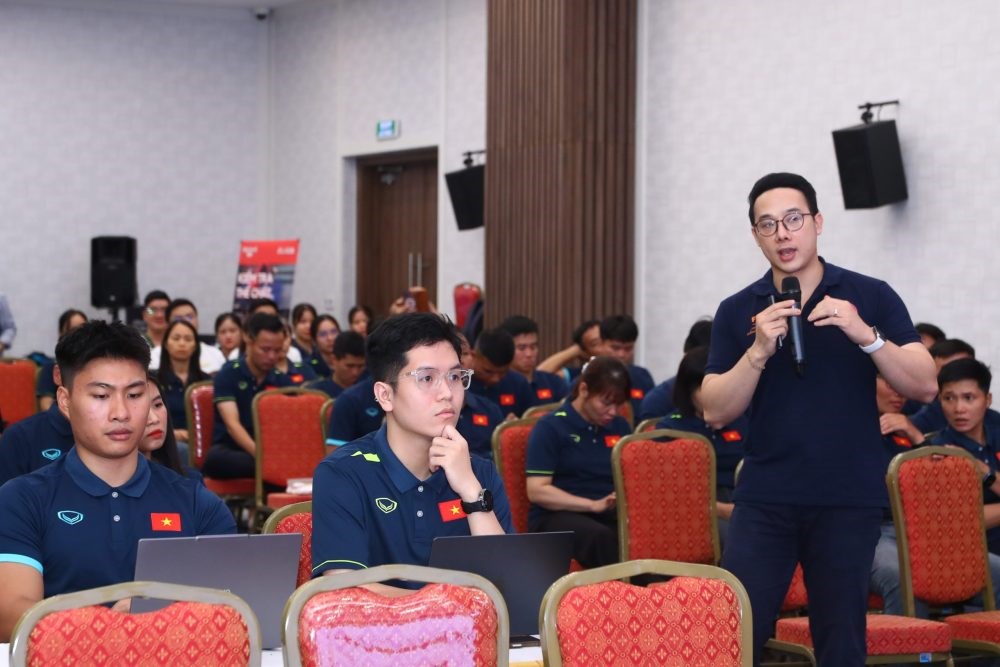 Nâng cao kiến thức về y học thể thao và phòng chống doping trong bóng đá - ảnh 2