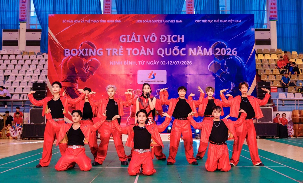 Ca sĩ Vương Thu Hà làm sôi động Giải vô địch Boxing trẻ toàn quốc - ảnh 1