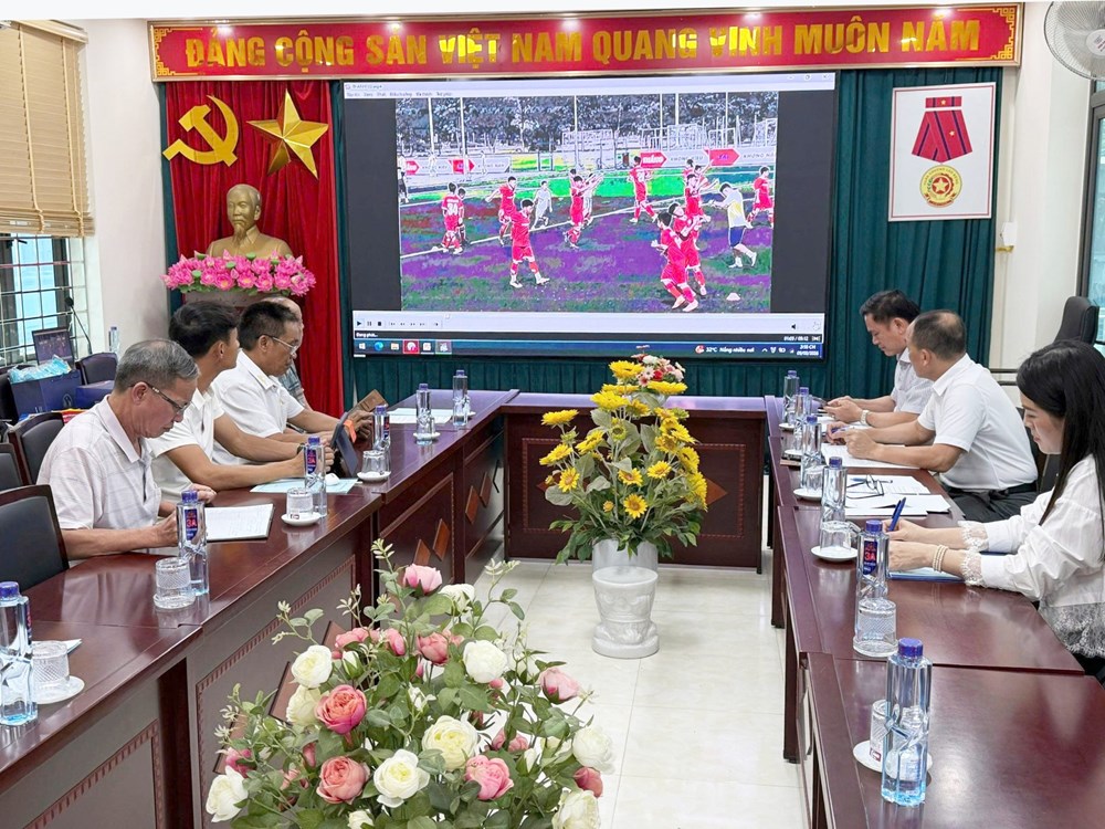 LĐBĐ Việt Nam hỗ trợ Sơn La phát triển bóng đá địa phương - ảnh 1