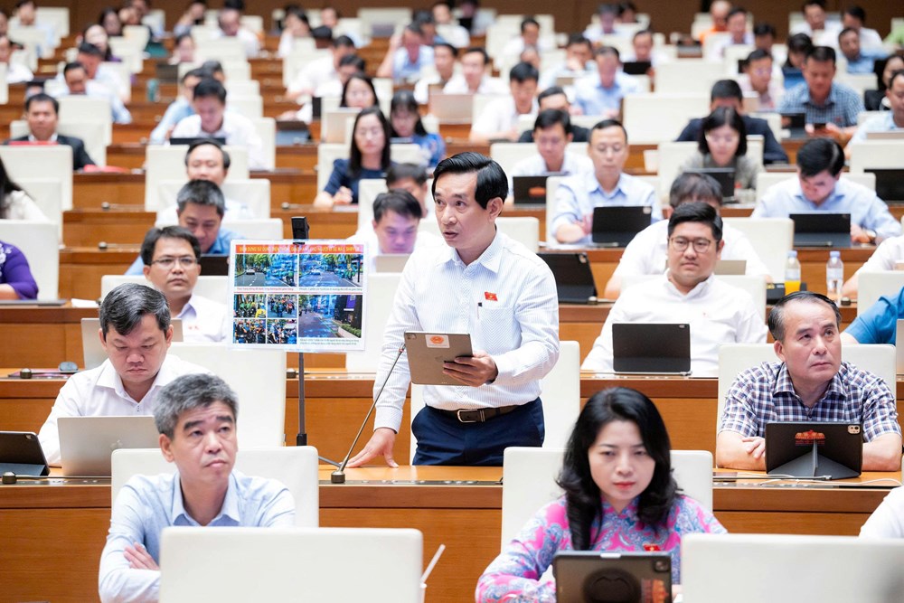 Đề xuất điểm dừng cho shipper, người đi xe máy nghe điện thoại để giảm ùn tắc - ảnh 1
