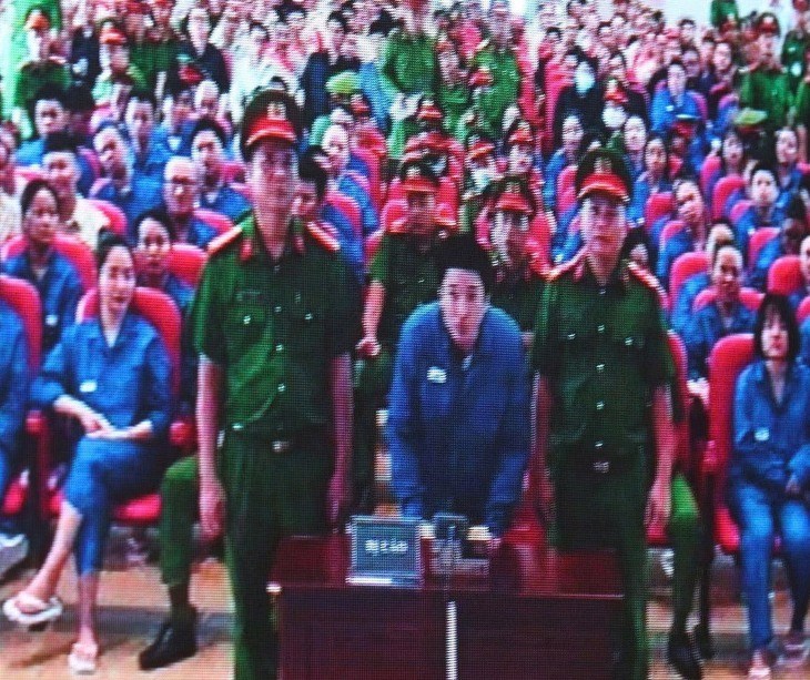Chi Dân đính chính tội danh, ảnh tại tòa gây xôn xao vì nghi vấn AI - ảnh 1