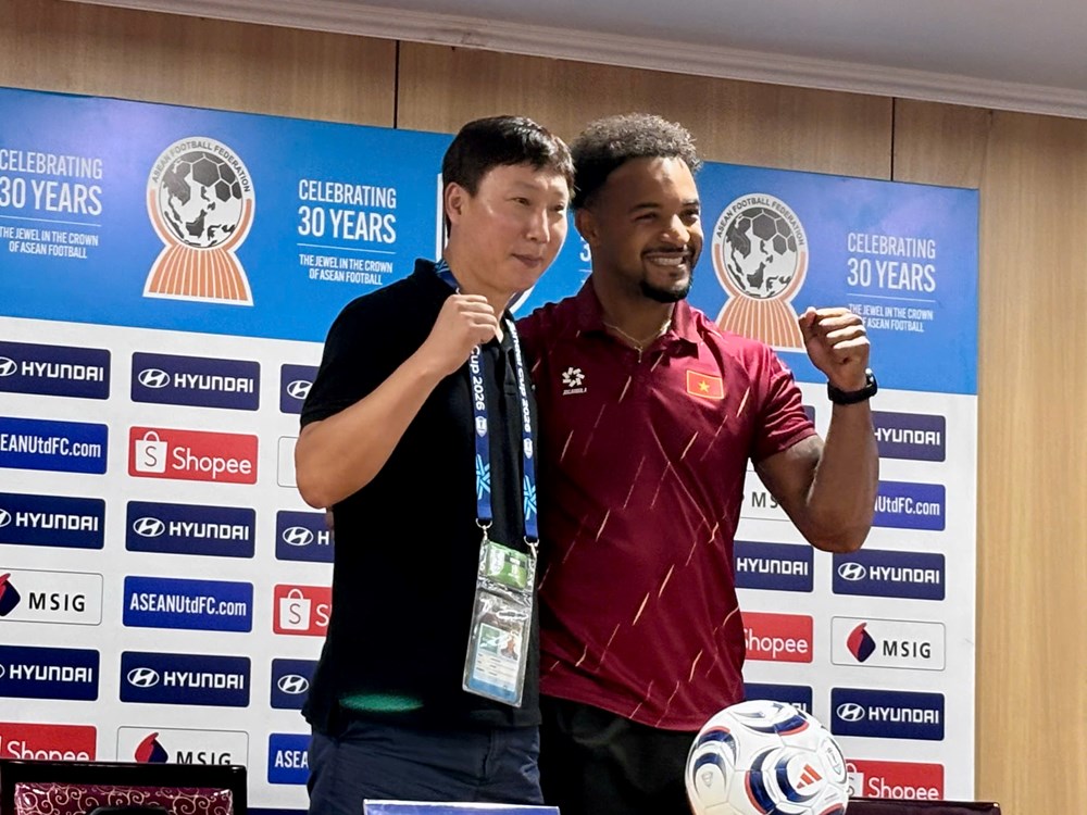 HLV Kim Sang-sik tiết lộ chuyện sinh nhật Đình Bắc, Xuân Son muốn thêm một lần vô địch ASEAN Cup - ảnh 1