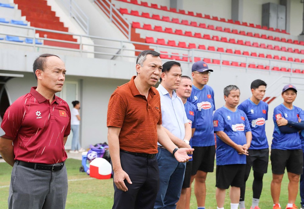 Chủ tịch VFF Trần Quốc Tuấn động viên ĐT nữ Việt Nam trước hành trình ASIAD 2026 - ảnh 2
