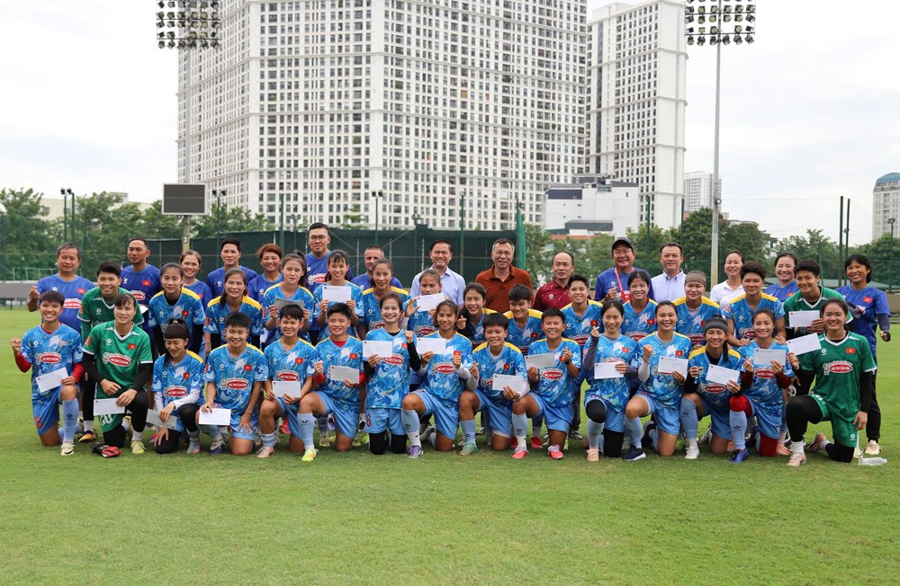 Chủ tịch VFF Trần Quốc Tuấn động viên ĐT nữ Việt Nam trước hành trình ASIAD 2026 - ảnh 1
