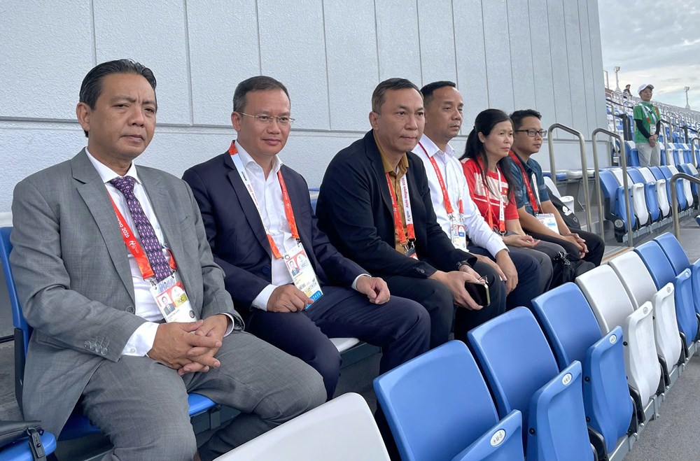 Cổ động viên Việt Nam tiếp lửa cho đội tuyển U23 tại ASIAD 20 - ảnh 1