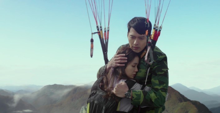 Son Ye Jin hé lộ câu chuyện phía sau cảnh ôm Hyun Bin trong “Hạ cánh nơi anh” - ảnh 1