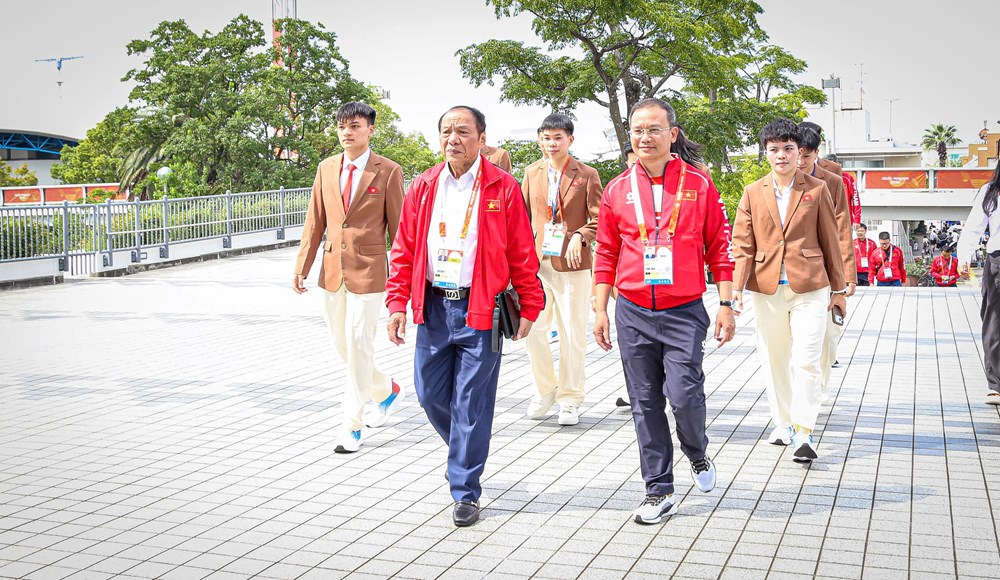 Chủ tịch Ủy ban Olympic Việt Nam Nguyễn Văn Hùng thăm, động viên Đoàn Thể thao Việt Nam - ảnh 1