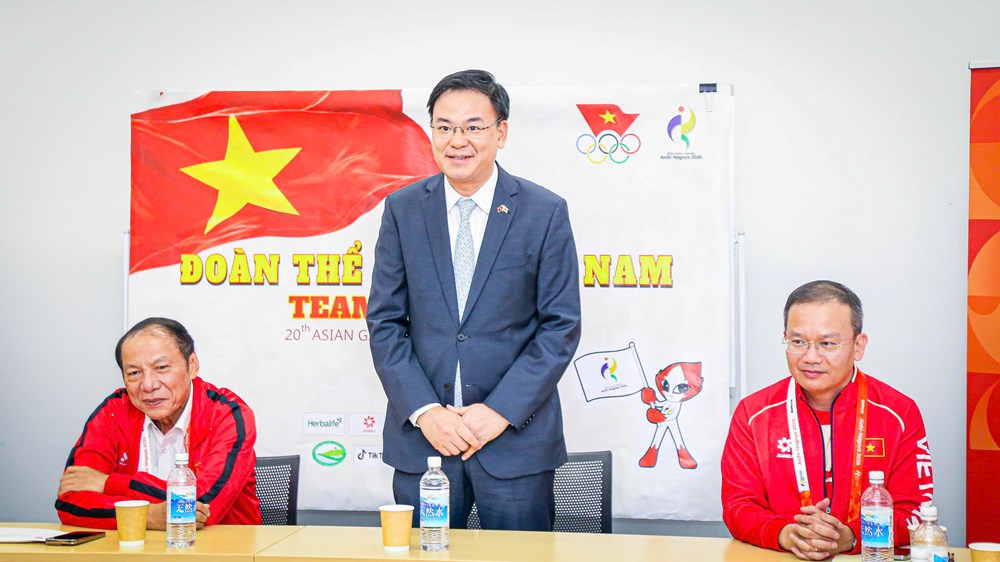 Chủ tịch Ủy ban Olympic Việt Nam Nguyễn Văn Hùng thăm, động viên Đoàn Thể thao Việt Nam - ảnh 3