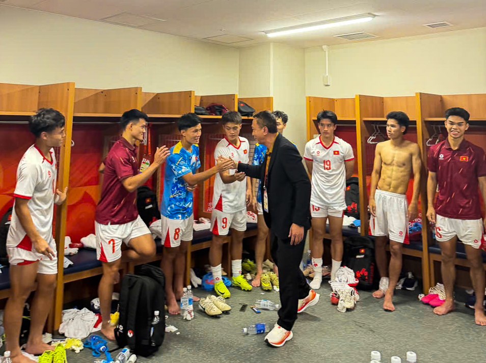Chủ tịch LĐBĐ Việt Nam Trần Quốc Tuấn tiếp sức ĐT nữ và U23 Việt Nam trước tứ kết ASIAD 2026 - ảnh 1