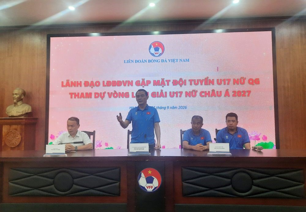 Lãnh đạo LĐBĐ Việt Nam gặp mặt, động viên U17 nữ Việt Nam trước vòng loại châu Á 2027 - ảnh 2