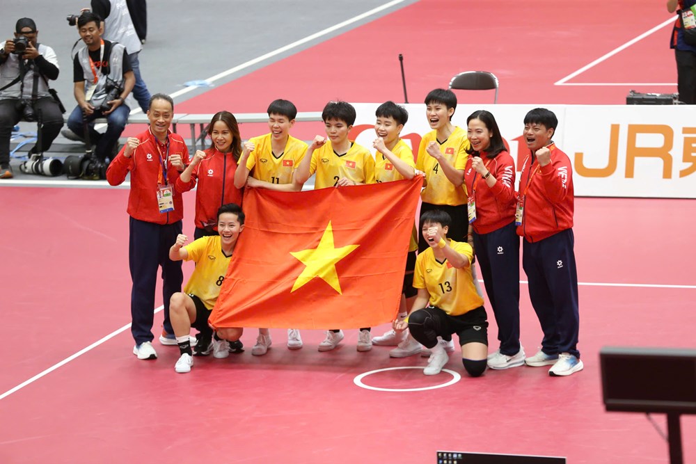 Bộ trưởng Lâm Thị Phương Thanh chúc mừng, tuyên dương đội tuyển cầu mây nữ - ảnh 1