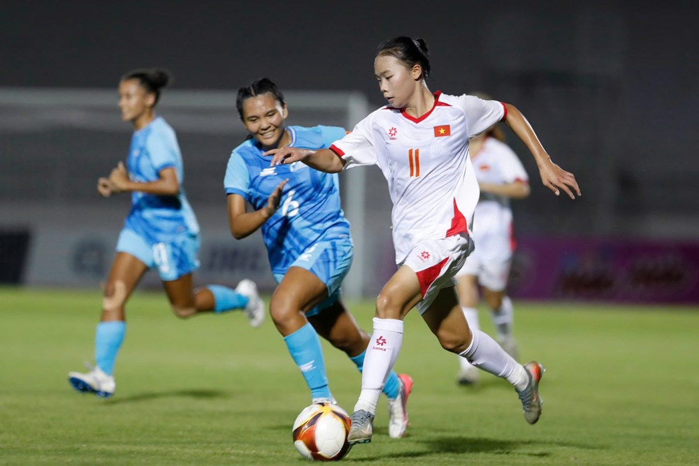 U17 nữ Việt Nam thắng 20-0, vượt Kyrgyzstan chiếm ngôi đầu bảng D - ảnh 1