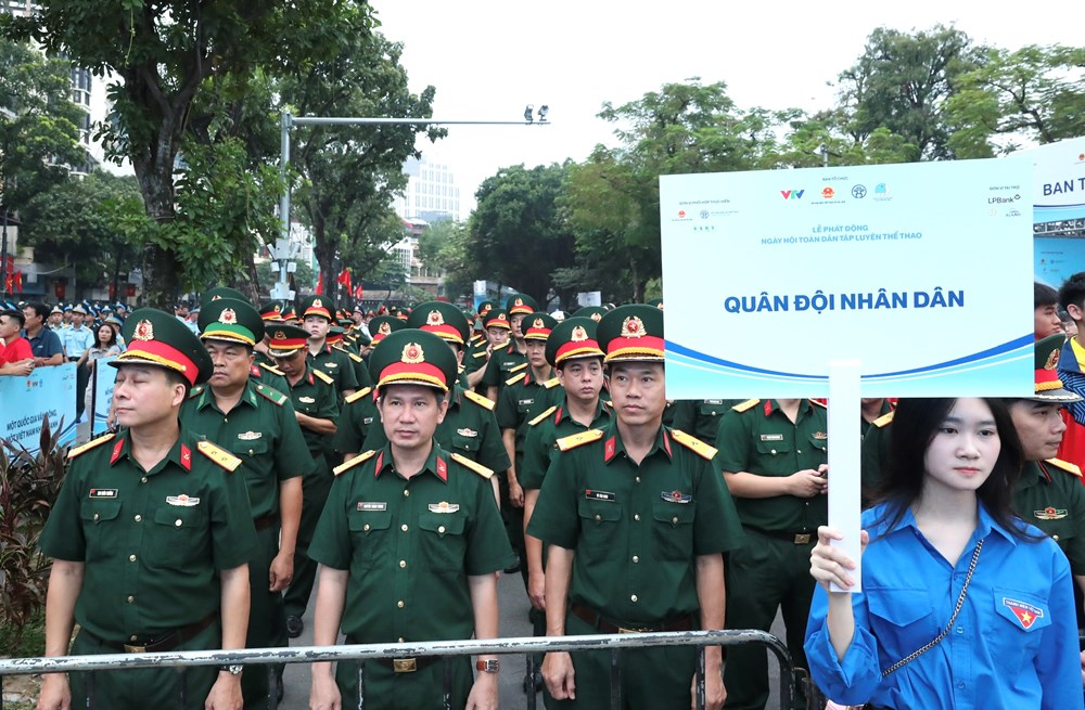 Người dân Thủ đô náo nức tham gia Lễ phát động toàn dân tập luyện thể thao vì một Việt Nam khoẻ mạnh - ảnh 2