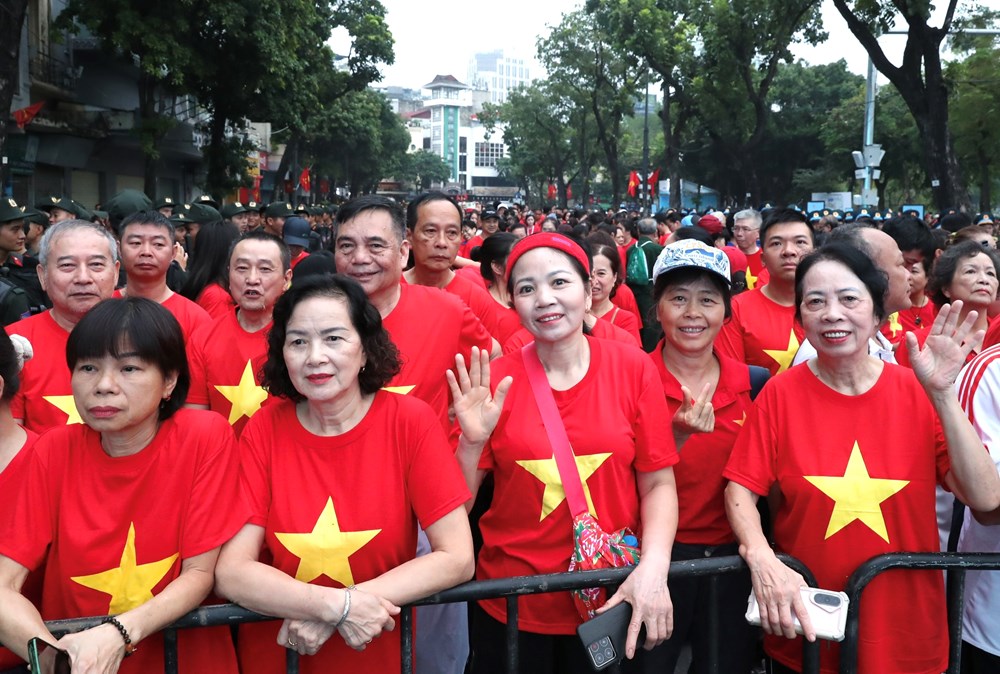 Người dân Thủ đô náo nức tham gia Lễ phát động toàn dân tập luyện thể thao vì một Việt Nam khoẻ mạnh - ảnh 1