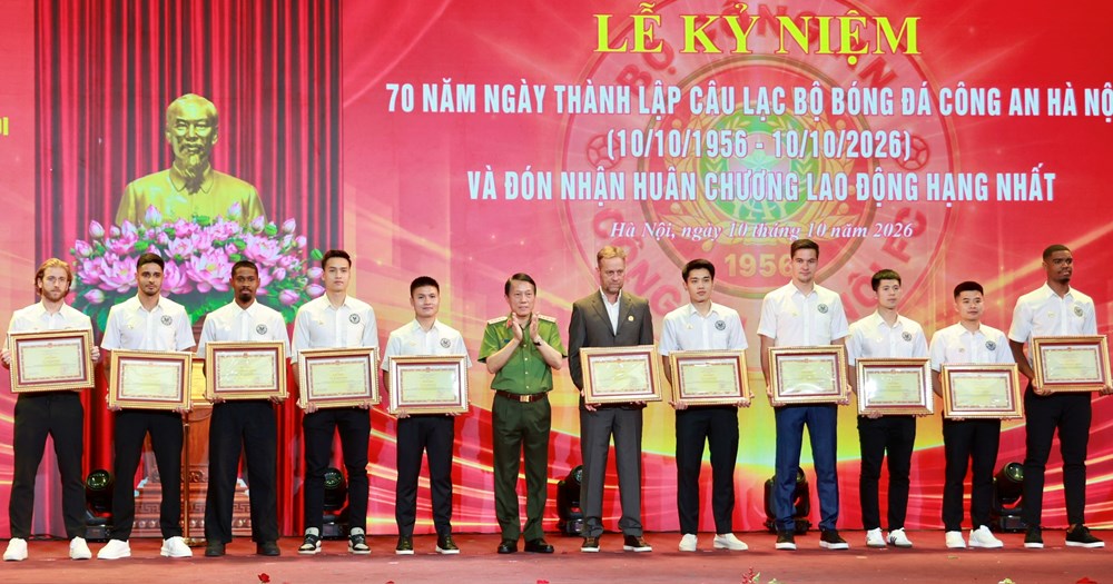 CLB bóng đá Công an Hà Nội đón nhận Huân chương Lao động hạng Nhất  - ảnh 6