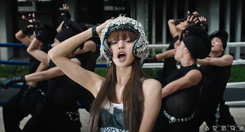 Lisa lập kỷ lục K-pop với MV đạt 200 triệu lượt xem nhanh chóng - ảnh 2