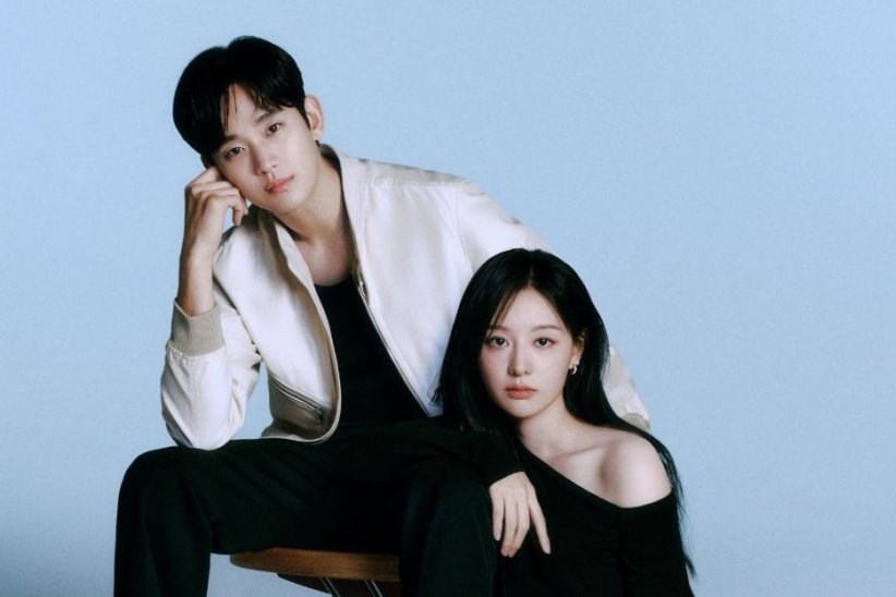 Kim Ji Won tái xuất ấn tượng, Kim Soo Hyun vẫn chờ ngày trở lại màn ảnh - ảnh 1