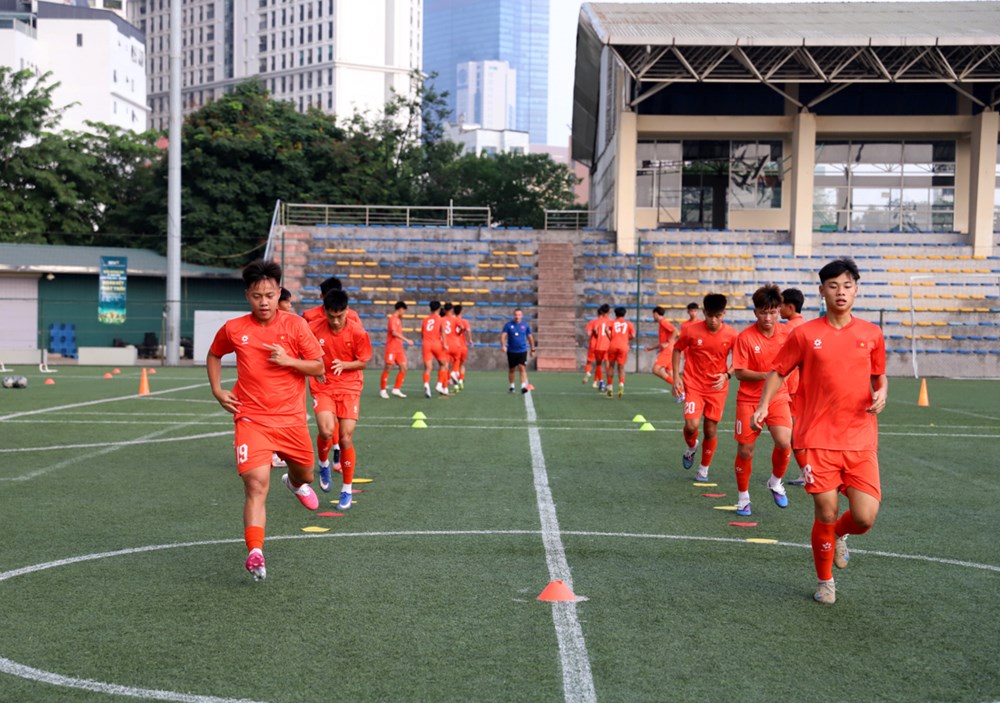HLV Hoàng Anh Tuấn muốn U15 Việt Nam phát huy sự sáng tạo tại sân chơi thế giới - ảnh 2