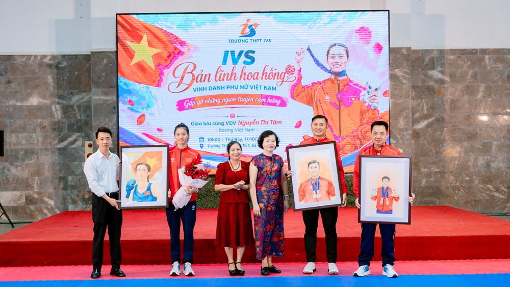 Võ sĩ Nguyễn Thị Tâm nhận món quà đặc biệt từ các học sinh Trường IVS - ảnh 3