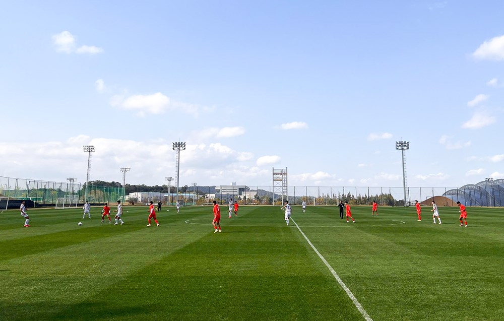 U17 Việt Nam thua U18 FC Seoul trong trận đấu tập đầu tiên tại Hàn Quốc - ảnh 1