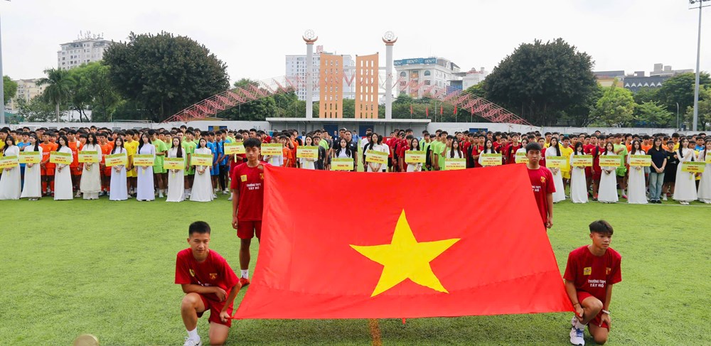 Kỷ lục 130 đội bóng tại Giải bóng đá học sinh THPT Hà Nội 2026 - ảnh 1