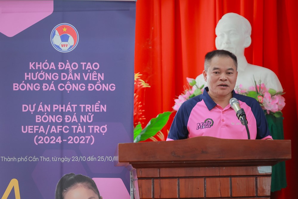 32 hướng dẫn viên hoàn thành khóa đào tạo bóng đá cộng đồng Magic Moves 2026 - ảnh 2