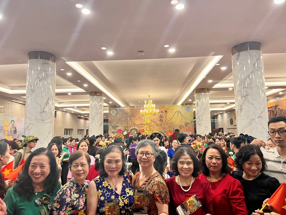 Vở diễn ‘Mệnh lệnh từ trái tim’: Tái hiện sinh động chiến thắng Điện Biên Phủ trên sân khấu kịch - ảnh 4