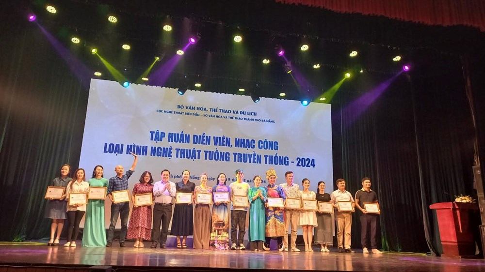 Bế mạc lớp tập huấn diễn viên, nhạc công Tuồng truyền thống - ảnh 2
