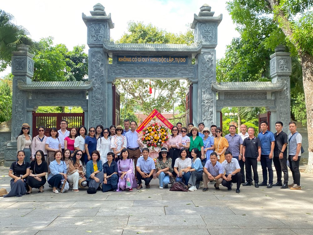 Trao quà cho các đoàn viên công đoàn có hoàn cảnh khó khăn - ảnh 2