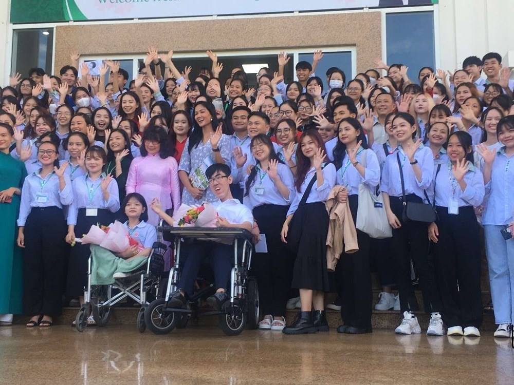 Dành học bổng “nghị lực Nguyễn Minh Châu” viết tiếp ước mơ giảng đường cho tân sinh viên giỏi nghị lực - ảnh 4