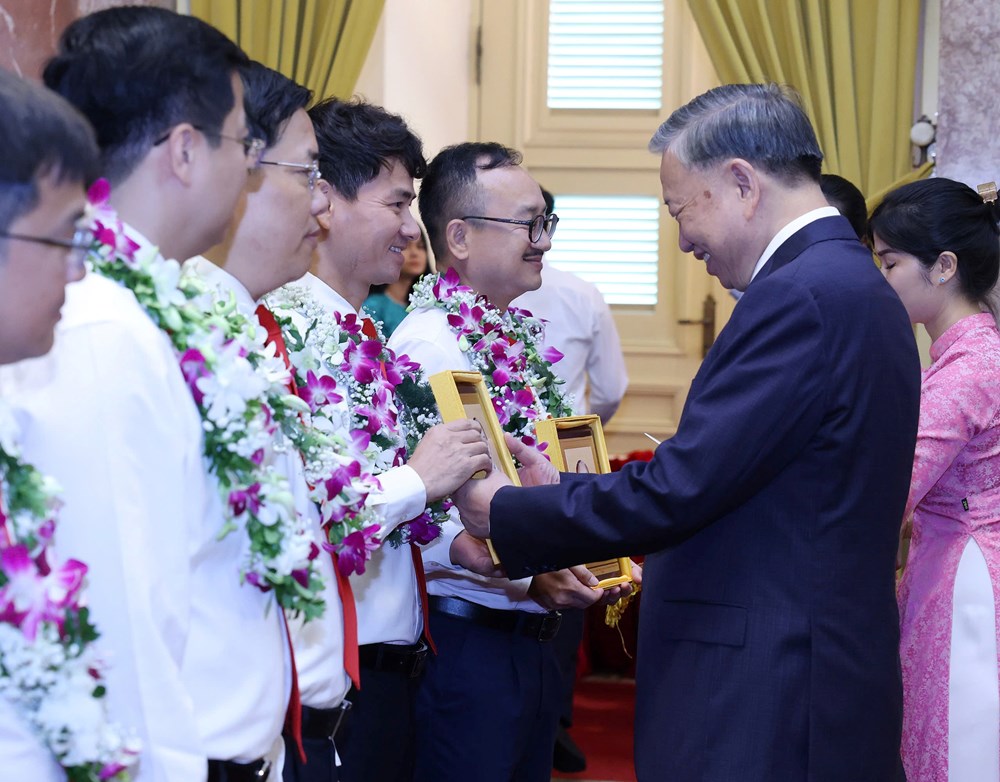 NSND Xuân Bắc là 1 trong 150 điển hình được tuyên dương trong Phong trào thi đua“tham mưu giỏi, phục vụ tốt” - ảnh 2