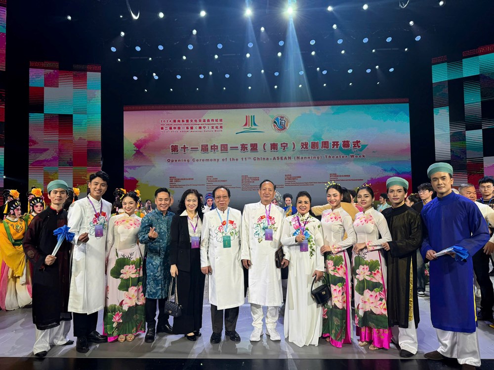 NSND Lệ Ngọc được trao Giải thưởng cống hiến tại Liên hoan Sân khấu Trung Quốc – ASEAN - ảnh 3