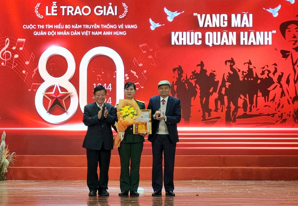 Trao giải Cuộc thi “Tìm hiểu 80 năm truyền thống vẻ vang của Quân đội nhân dân Việt Nam anh hùng” - ảnh 1