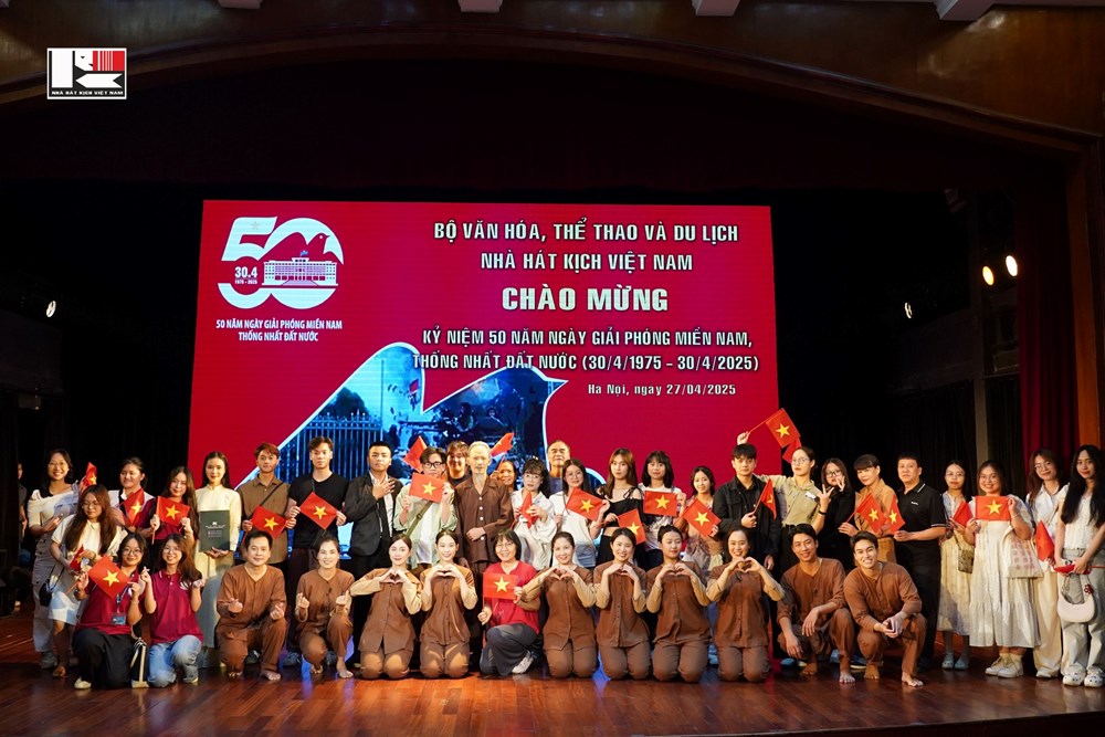 Nhà hát Kịch Việt Nam với “Tháng năm cùng Người” - ảnh 1