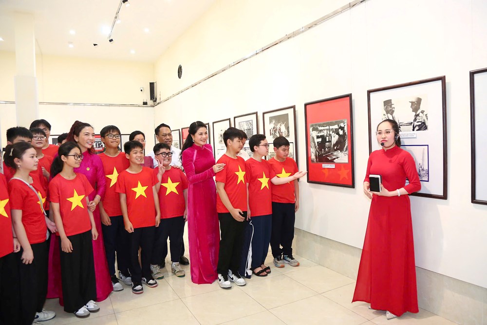 Hải Phòng:  Triển lãm ảnh “Đất nước trọn niềm vui” - ảnh 1