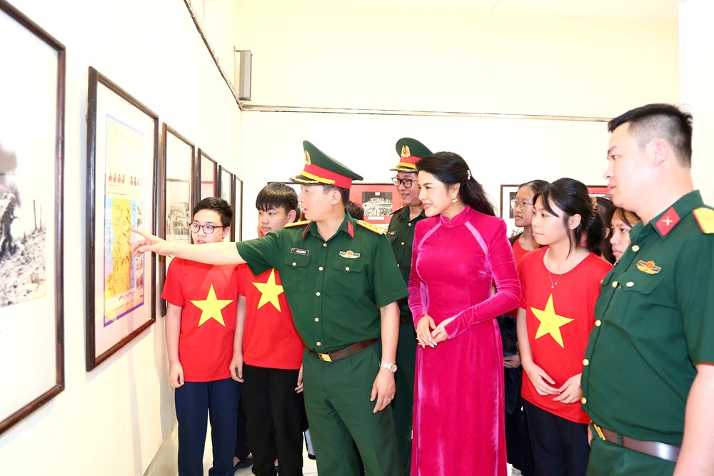 Hải Phòng:  Triển lãm ảnh “Đất nước trọn niềm vui” - ảnh 2