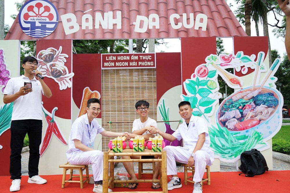 Du khách và người dân Hải Phòng háo hức trải nghiệm Liên hoan ẩm thực món ngon Hải Phòng - ảnh 1