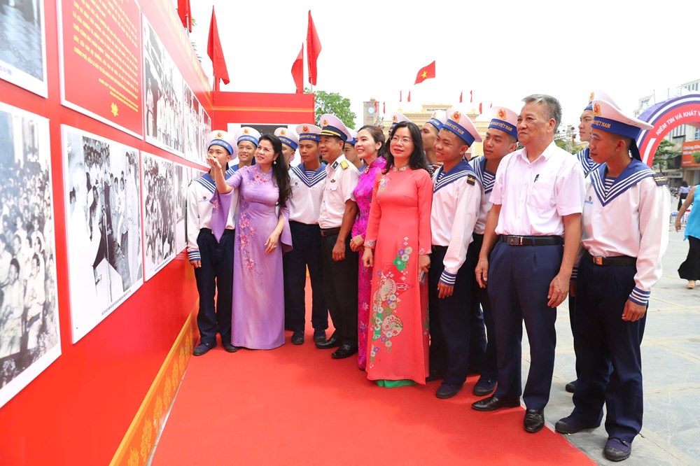 Triển lãm thành tựu 70 năm xây dựng và phát triển Hải Phòng - ảnh 3