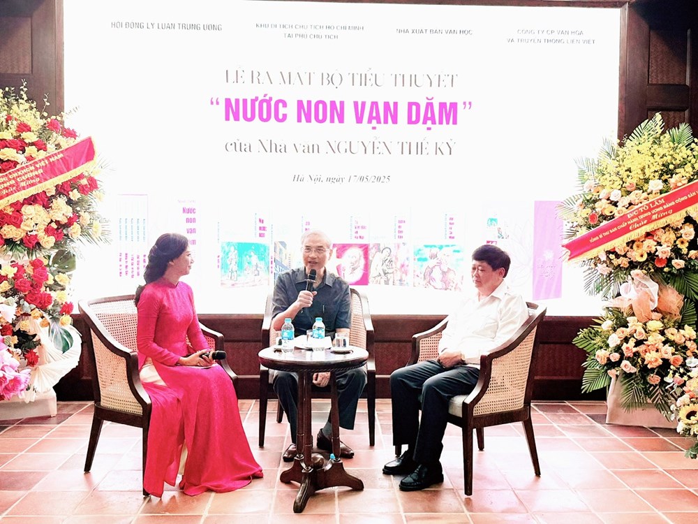 “Nước non vạn dặm”: Bộ tiểu thuyết đồ sộ về cuộc đời và sự nghiệp của Chủ tịch Hồ Chí Minh - ảnh 4