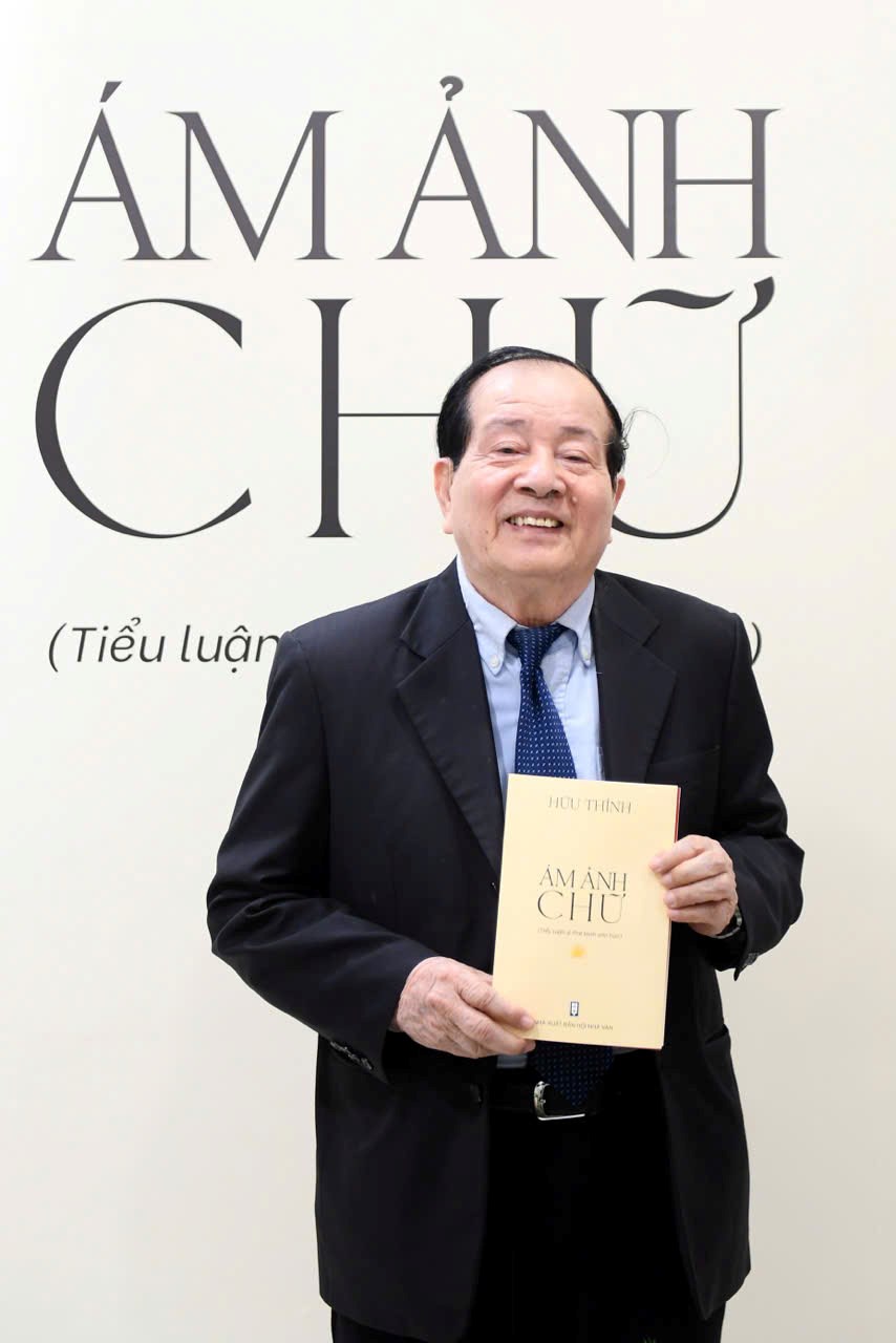 Nhà thơ Hữu Thỉnh: “Phê bình văn học là công việc vô cùng khó khăn, nhọc nhằn” - ảnh 1