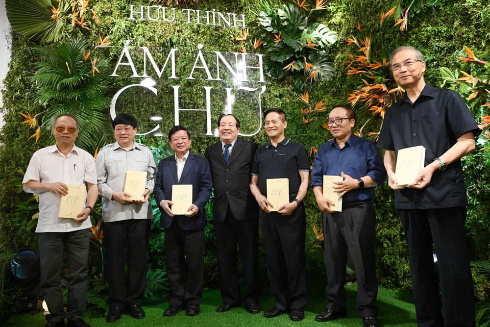 Nhà thơ Hữu Thỉnh: “Phê bình văn học là công việc vô cùng khó khăn, nhọc nhằn” - ảnh 3