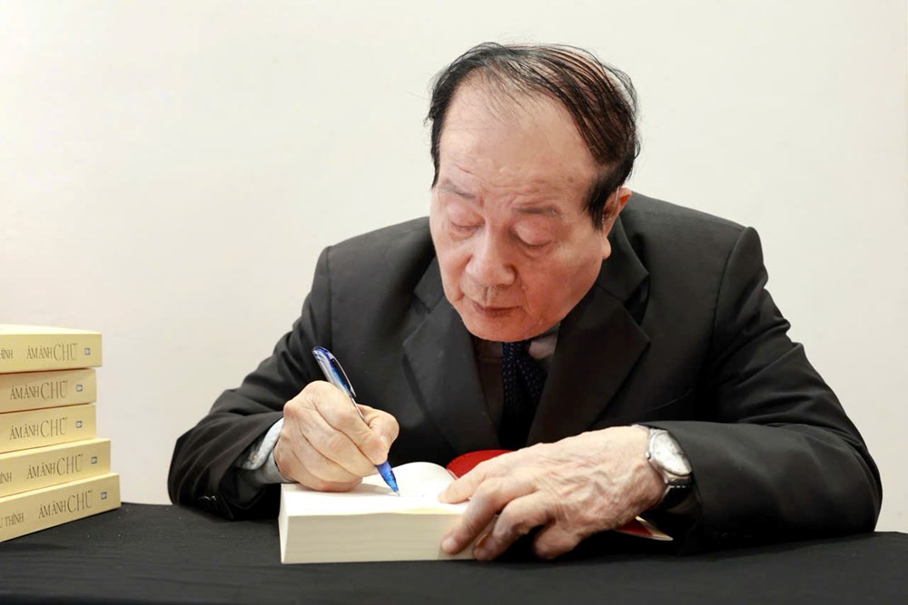 Nhà thơ Hữu Thỉnh: “Phê bình văn học là công việc vô cùng khó khăn, nhọc nhằn” - ảnh 2