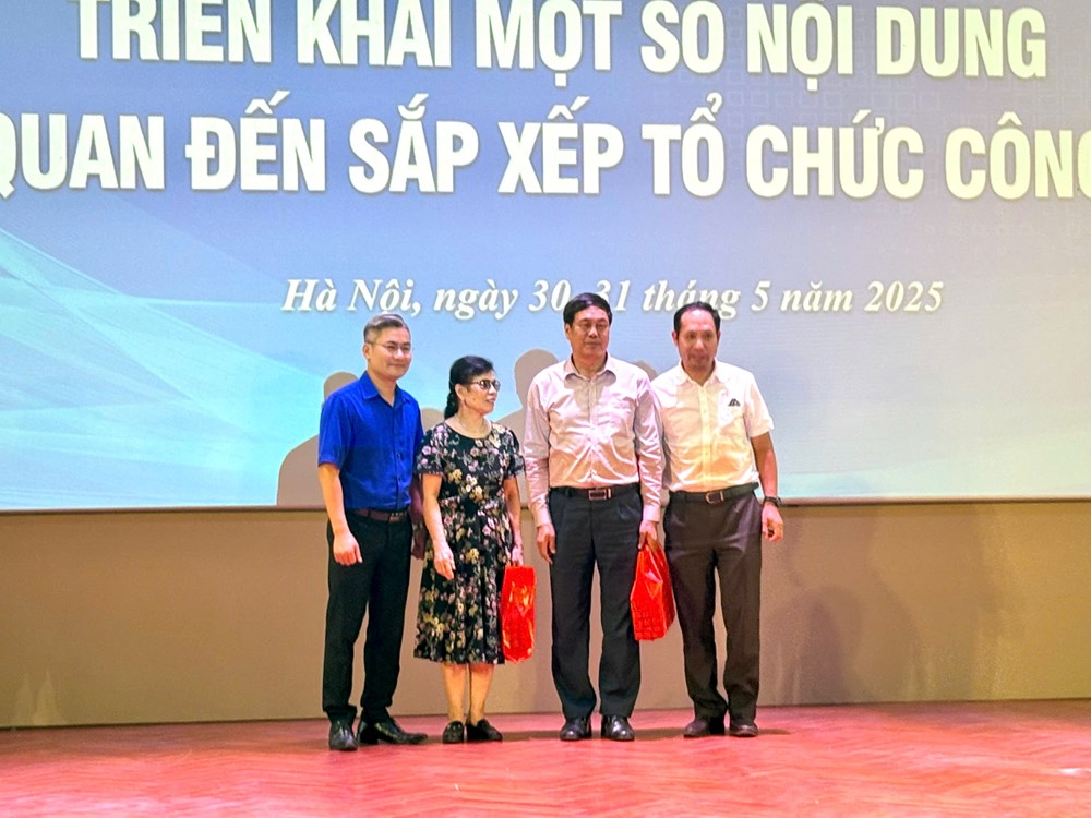 Hội nghị triển khai một số nội dung sắp xếp tổ chức Công đoàn - ảnh 4