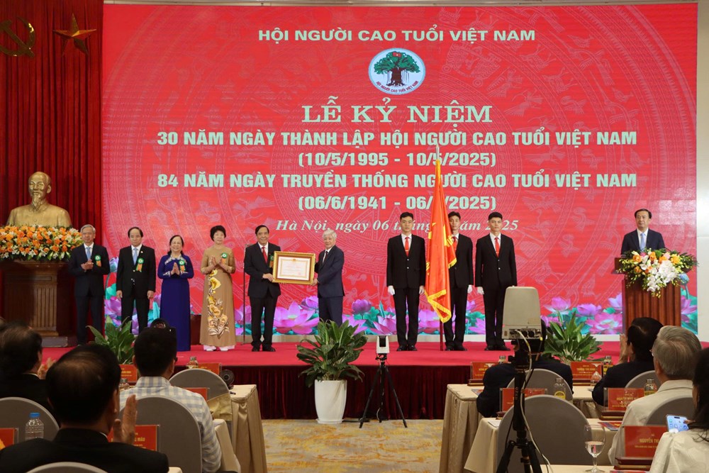 Hội Người cao tuổi Việt Nam kỷ niệm 30 năm thành lập và đón nhận Huân chương Lao động hạng Nhất - ảnh 3