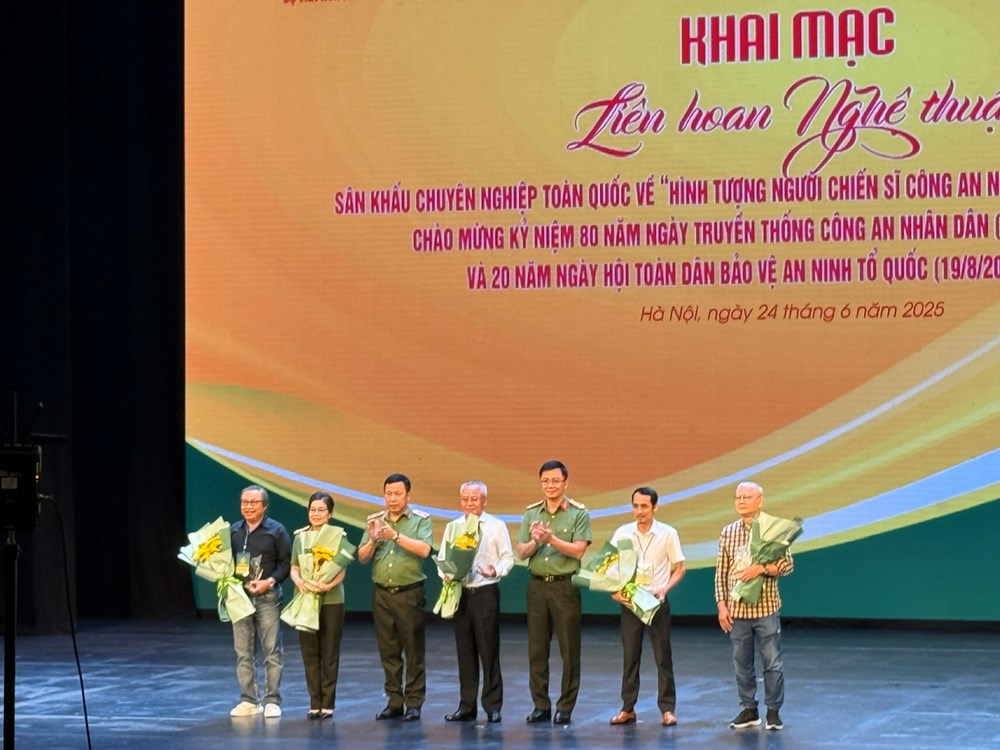 Khai mạc Liên hoan Nghệ thuật sân khấu chuyên nghiệp toàn quốc về “Hình tượng người chiến sĩ công an nhân dân“ - ảnh 3
